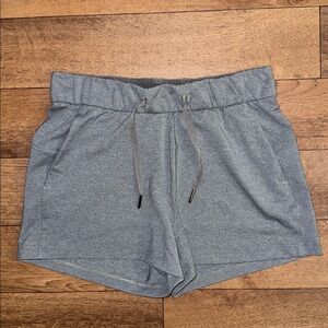 Lululemon Size 4 On The Fly Short Heathered Grey 2.5” Inseam Casual Activewear